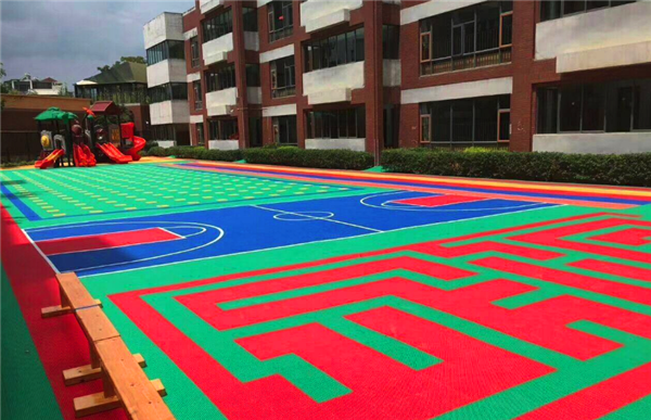 幼兒園地板在選購(gòu)時(shí)一定要注意哪些方面？