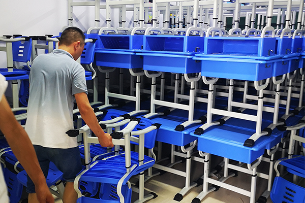 103c課桌椅真火了！