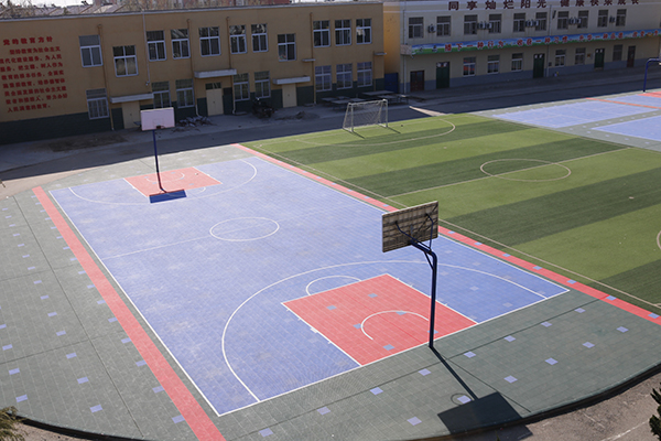 懸浮拼裝地板為什么適合在室外使用？