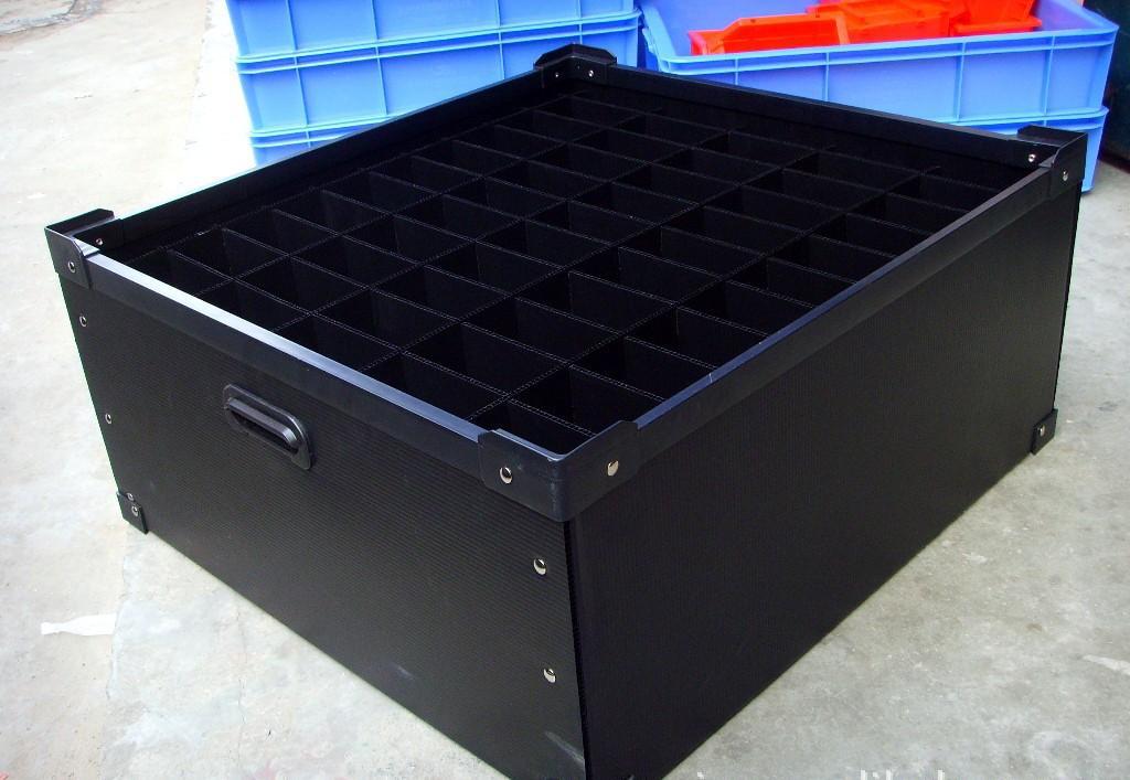 中空板周轉(zhuǎn)箱如何用清洗機(jī)清洗？