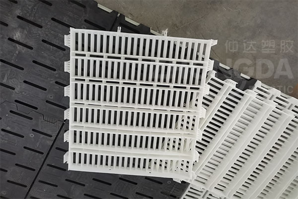 相較于塑料漏縫板，鋼筋漏縫板的優(yōu)缺點(diǎn)是什么？